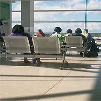 Mẹo "chung sống vui vẻ" với các chuyến bay delay nhiều giờ