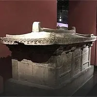 Mộ cổ cháu gái Hoàng hậu Trung Hoa và bí ẩn 4 chữ "người mở sẽ chết" trên nắp quan tài