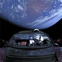 Chiếc Tesla Roadster phóng lên vũ trụ năm ngoái vừa hoàn thành một vòng quanh... Mặt trời