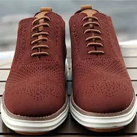Kỹ sư hóa xử lý bã cà phê làm nguyên liệu sản xuất giày