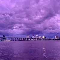 Bầu trời Florida chuyển thành màu tím sau khi siêu bão Dorian đi qua