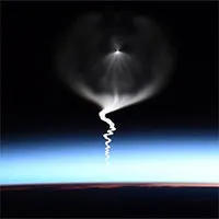 Phi hành gia NASA ngồi từ ISS chụp cảnh bạn thân đang bay vào vũ trụ
