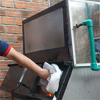 Anh kỹ sư trẻ chế máy đốt rác kết hợp đun nước sôi giá rẻ