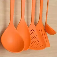 Có nên sử dụng đồ dùng nhà bếp bằng nhựa để nấu ăn?