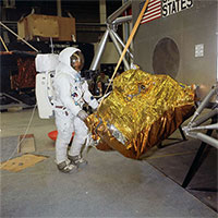 NASA đã phát sóng trực tiếp sự kiện Neil Armstrong đặt chân lên Mặt Trăng như thế nào?