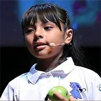 Cô bé 8 tuổi sở hữu IQ cao hơn Einstein vào đại học