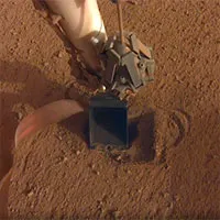 Máy "chuột chũi" của NASA chui xuống lòng đất sao Hỏa