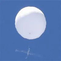UFO bí ẩn xuất hiện ở Nhật, cảnh sát điều trực thăng theo dõi