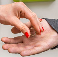 Cấm tắm, ép khóc và những phong tục cưới hỏi kỳ lạ trên thế giới