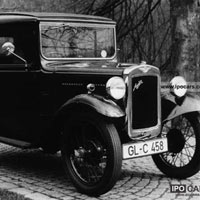 [Bạn có biết] Từ năm 1930, người ta đã dùng những cách này để đậu xe song song dễ thở hơn