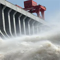 Đập Tam Hiệp "oằn mình" hứng đợt lũ thứ ba