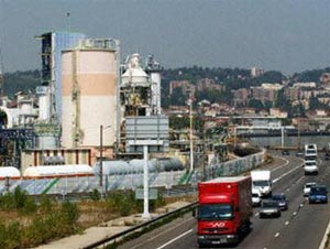 EU ban hành luật kiểm soát các chất hóa học