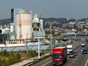 EU ban hành luật kiểm soát các chất hóa học