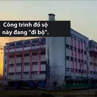 Trường học cổ nặng 7.000 tấn 'đi bộ' đến địa điểm mới