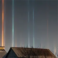 Kỳ lạ những cột ánh sáng mọc tua tủa ở Siberia