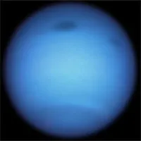 Kính viễn vọng Hubble ghi lại được cơn bão đen rộng 7.400km trên sao Hải Vương