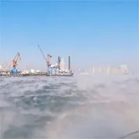 Kỳ lạ cảnh tượng mặt biển "bốc khói trắng" ngùn ngụt vì trời quá lạnh