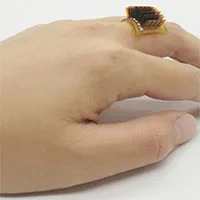 Nhẫn đeo tay chuyển thân nhiệt thành điện