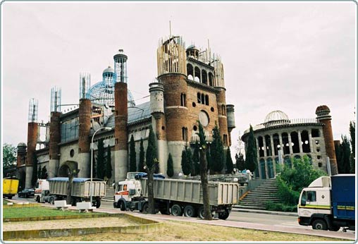 Một mình xây nhà thờ suốt 40 năm