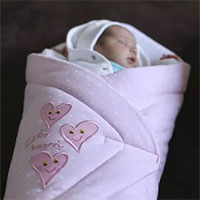 Vì sao ngày càng có nhiều trẻ sinh đôi ra đời?