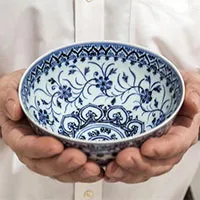 Bát sứ mua từ chợ đồ cũ chỉ 35 USD được bán với giá hơn 700.000 USD