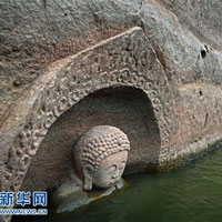 Hạn hán nghiêm trọng khiến hồ chứa cạn nước, lộ ra đầu tượng Phật khổng lồ: Bí mật vẫn còn nằm bên dưới
