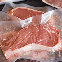 Cẩn trọng với độc tố sinh ra từ thực phẩm hút chân không