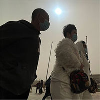 Mặt Trời chuyển màu xanh lam ở Trung Quốc