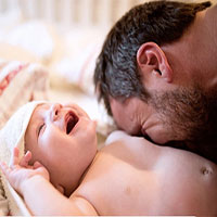 “Cù lét rất có hại cho trẻ”, biết được lý do cha mẹ sẽ ngay lập tức thay đổi việc chơi với con kiểu này