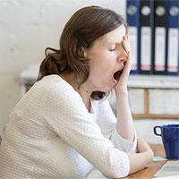 Lý do bạn cảm thấy buồn ngủ sau khi ăn trưa