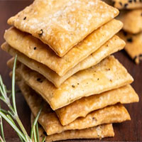 Ăn đồ ăn vặt buổi đêm có thể ảnh hưởng đến năng suất làm việc của bạn vào ban ngày