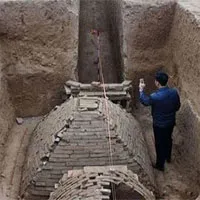Lăng mộ chôn 4 bộ hài cốt trẻ em dưới 4 góc tiết lộ hủ tục mai táng tàn ác, bất nhân