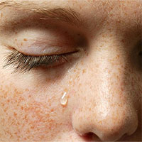 Thiết bị cảm ứng đeo bên người theo dõi sức khoẻ qua nước mắt