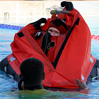 Lính tàu ngầm thoát khỏi tàu mắc kẹt dưới đáy biển như thế nào?