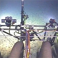 Robot đào mỏ 25 tấn mắc kẹt dưới đáy Thái Bình Dương