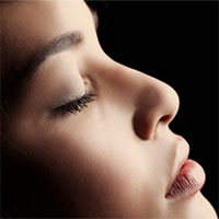 Tại sao chúng ta nhìn thấy các màu sắc khác nhau khi nhắm mắt?