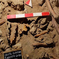 Phát hiện hài cốt của 9 người Neanderthal bị linh cẩu tấn công