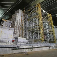 Nhà máy hạt nhân Chernobyl lại cháy âm ỉ và có thể phát nổ