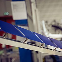 Công nghệ pin mặt trời mới có thể dán trực tiếp mái nhà