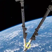 Mảnh rác vũ trụ đâm thủng cánh tay robot của trạm ISS