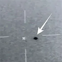 Cảnh tượng UFO hình cầu "trêu" tàu chiến Mỹ rồi lặn mất tăm