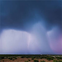 Bức ảnh ghi lại vụ nổ nhỏ trong cơn bão lớn ở Mỹ