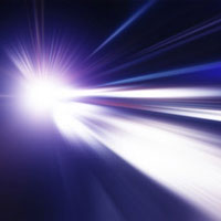 Động lực nào đã khiến cho ánh sáng chuyển động về phía trước với vận tốc lên tới 300.000 km