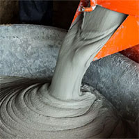 Tại sao để xi măng trên da quá lâu có thể gây bỏng?