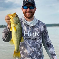 Anh chàng câu được con cá quý giá, phóng sinh cá rồi mới tiếc “hùi hụi”