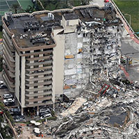 Tòa nhà 12 tầng tại Mỹ đổ sập kinh hoàng khiến hơn 100 người chết, bị thương và mất tích