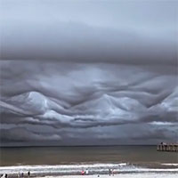 Cảnh tượng khải huyền trên bầu trời khiến nhiều người sững sờ