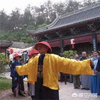 "Áo miễn tội chết" Hòa Thân khoe Kỷ Hiểu Lam có thực sự tồn tại?