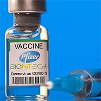 Không nên vận động mạnh sau tiêm vaccine Pfizer, Moderna