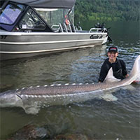 Cần thủ may mắn câu trúng 